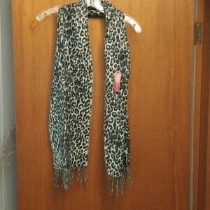Black and White Leopard Print Scarf NWT